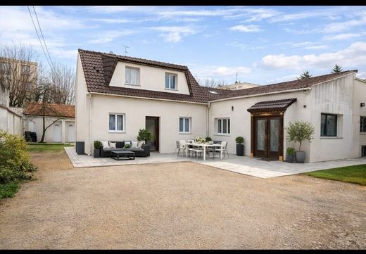 Luxury home in Bobigny, Seine-Saint-Denis