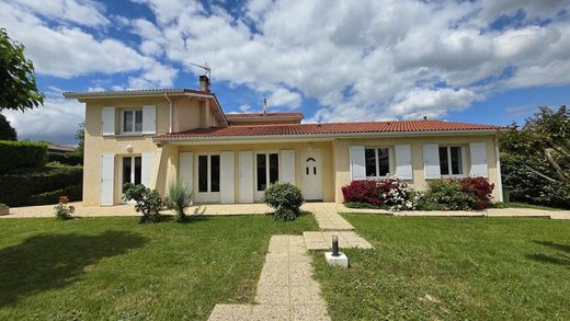 Luxury home in Artigues-près-Bordeaux, Gironde