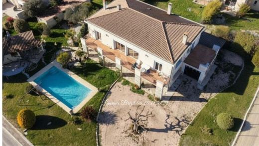 Luxury home in Oraison, Alpes-de-Haute-Provence