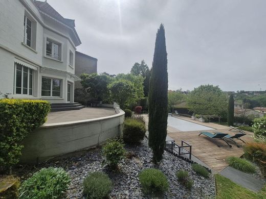 Luxury home in Saint-Étienne, Loire