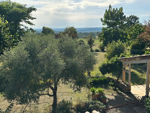 Luxe woning in Thiviers, Dordogne