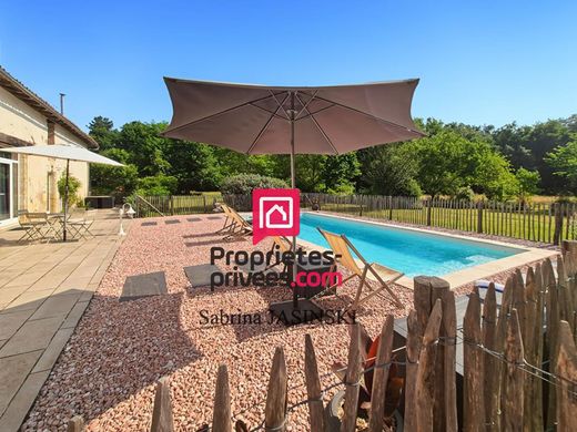 Ρουστίκ ή Αγροικίες σε Bazas, Gironde