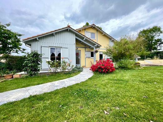 Luxury home in Cestas, Gironde