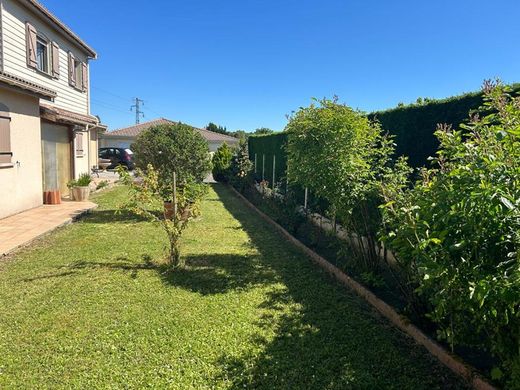 Luxury home in Carbon-Blanc, Gironde