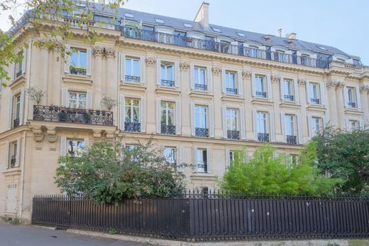 Apartment in Champs-Elysées, Madeleine, Triangle d’or, Paris