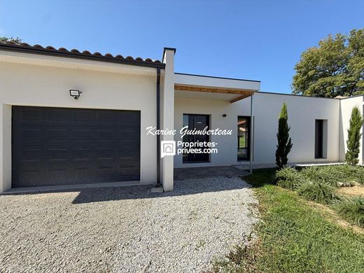 Luxury home in Galgon, Gironde