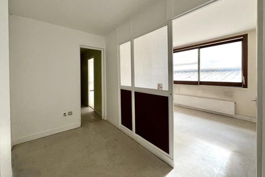 Apartment / Etagenwohnung in Levallois-Perret, Hauts-de-Seine