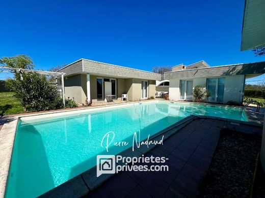 Luxury home in La Lande-de-Fronsac, Gironde