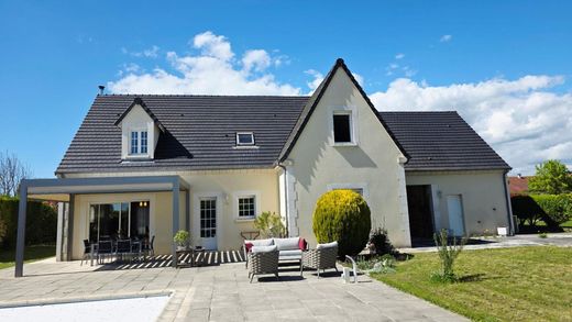 Luxury home in Saint-Doulchard, Cher