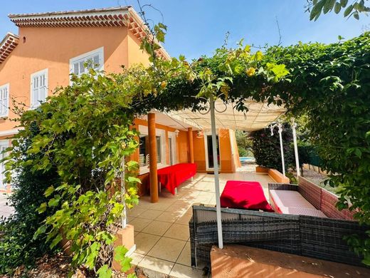 Villa in Six-Fours-les-Plages, Var