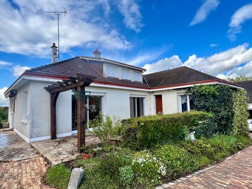 Элитный дом, Saint-Gervais-la-Forêt, Loir-et-Cher