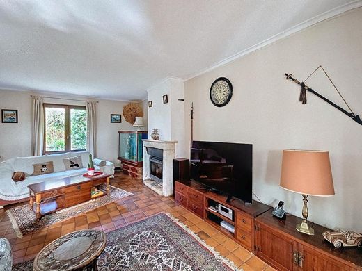 Luxury home in La Queue-les-Yvelines, Yvelines