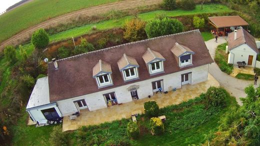 Landhaus / Bauernhof in Crépy-en-Valois, Oise