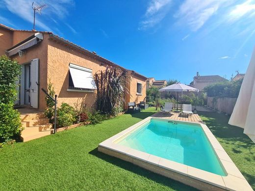 Villa in Six-Fours-les-Plages, Var