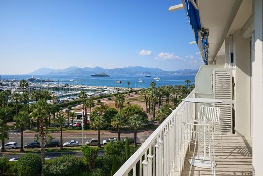 Apartment / Etagenwohnung in Cannes, Alpes-Maritimes