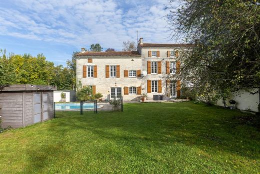 Luxe woning in Gensac-la-Pallue, Charente