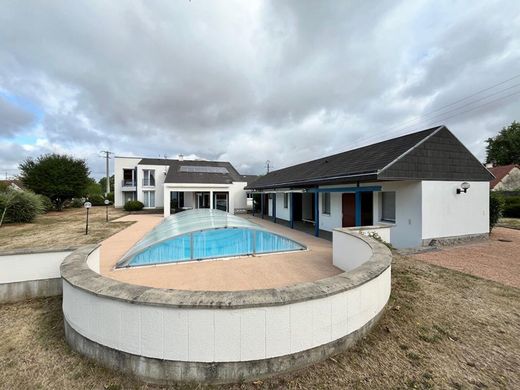Luxury home in Avermes, Allier