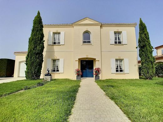Luxury home in Saint-Médard-d'Eyrans, Gironde