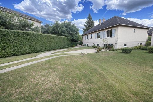 Luxury home in Bry-sur-Marne, Val-de-Marne