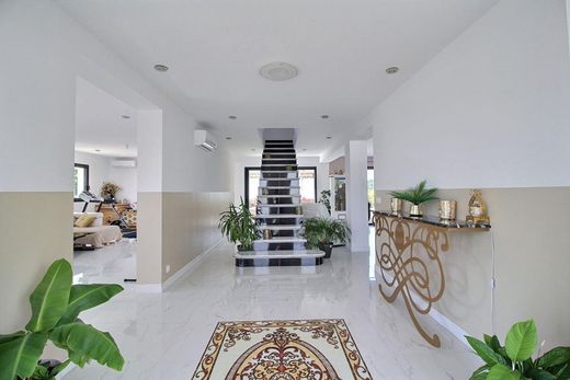 Luxury home in Ludon-Médoc, Gironde