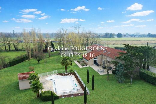 منزل ﻓﻲ Précieux, Loire