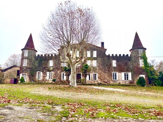 Castillo en Betbezer-d'Armagnac, Landas