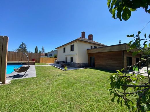 Luxury home in Mozac, Puy-de-Dôme