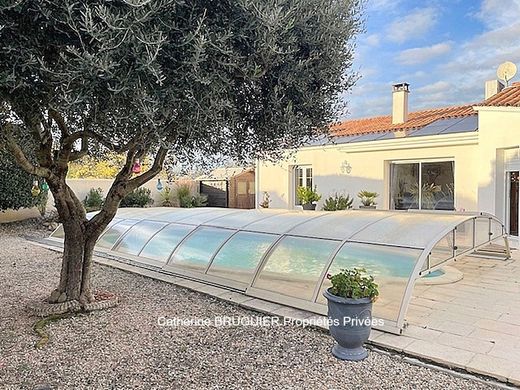 Villa in Saint-Sauveur-d'Aunis, Charente-Maritime