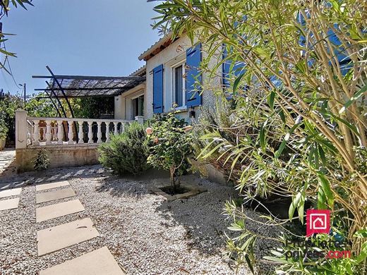 Villa in Saint-Maximin-la-Sainte-Baume, Var
