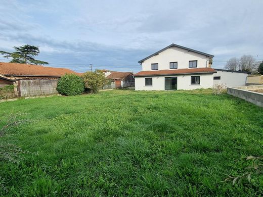Luxury home in Les Chères, Rhône