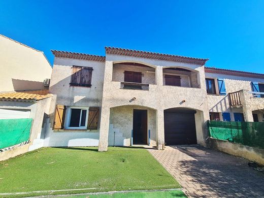 Villa in Six-Fours-les-Plages, Var