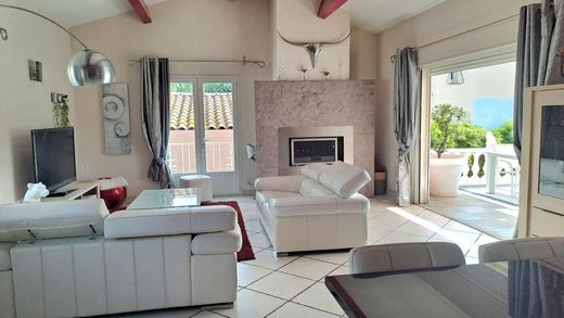 Luxury home in Arles, Bouches-du-Rhône