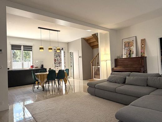 Luxury home in Choisy-le-Roi, Val-de-Marne