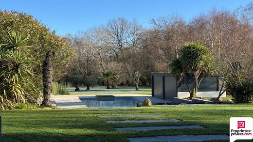 Luxe woning in Sallebœuf, Gironde