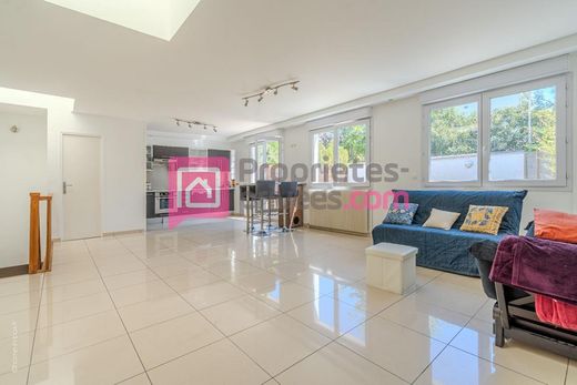 Apartment in Saint-Maur-des-Fossés, Val-de-Marne
