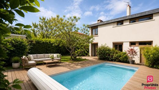 Luxus-Haus in Le Bouscat, Gironde