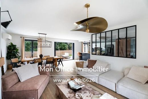 Villa in Bouc-Bel-Air, Bouches-du-Rhône