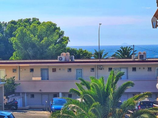 Apartment / Etagenwohnung in Six-Fours-les-Plages, Var