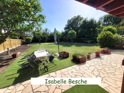 Luxury home in Cenon, Gironde
