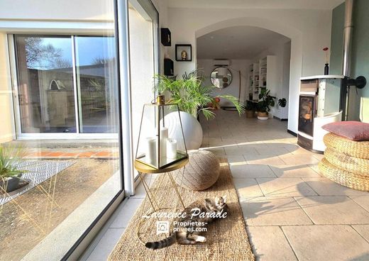 Luxury home in Saint-Loubès, Gironde