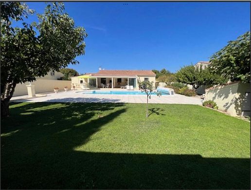 Luxury home in Mouriès, Bouches-du-Rhône