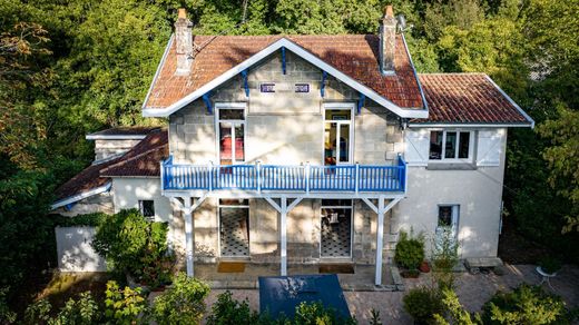 Luxury home in Cenon, Gironde