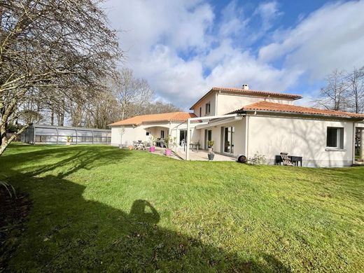 Luxe woning in Basse-Goulaine, Loire-Atlantique