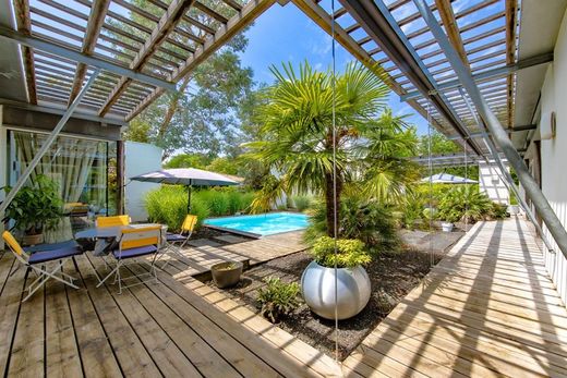 Элитный дом, Le Taillan-Médoc, Gironde