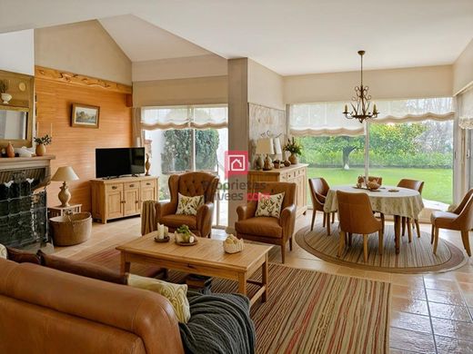 Maison de luxe à Villeneuve-sur-Yonne, Yonne