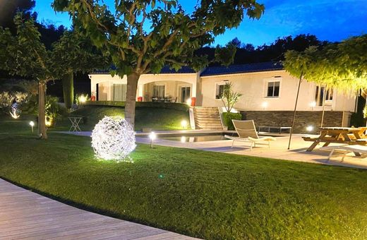 Luxury home in Caumont-sur-Durance, Vaucluse