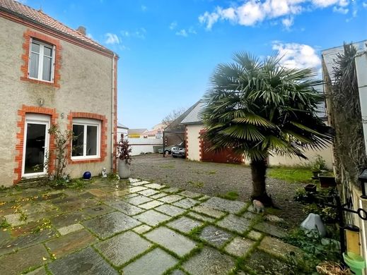 Luxe woning in Saint-Hilaire-de-Chaléons, Loire-Atlantique