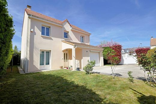 Luxus-Haus in Brie-Comte-Robert, Seine-et-Marne
