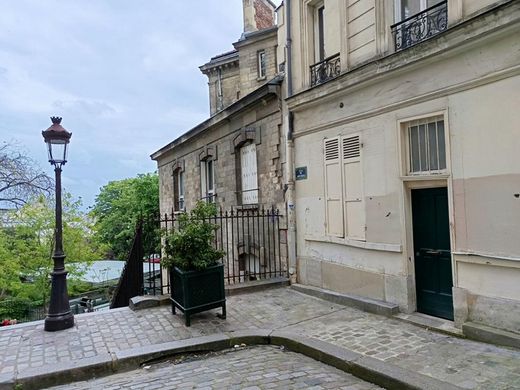 Appartement in Montmartre, Abbesses, Grandes-Carrières, Paris