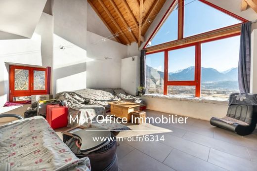 Apartment / Etagenwohnung in Réotier, Hautes-Alpes